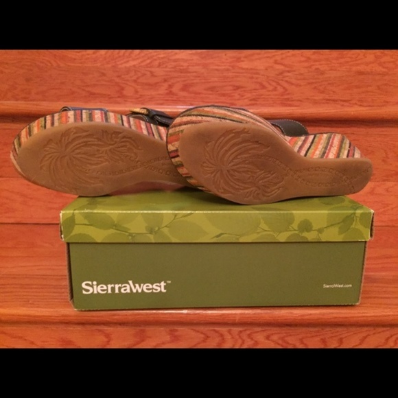 Sierra West Platform Sandals - Picture 2 of 4